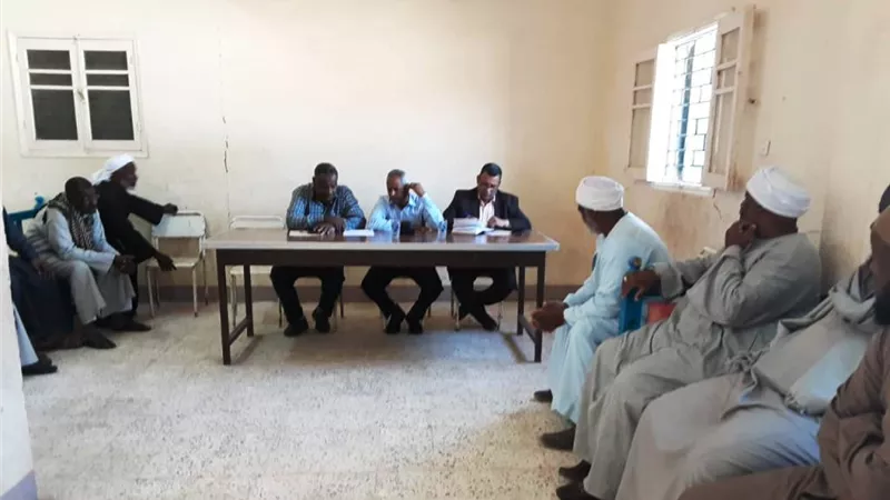 محافظ أسوان يؤكد بدء جلسات الإستماع لمطالب وإحتياجات مواطنى قرى مركز أسوان