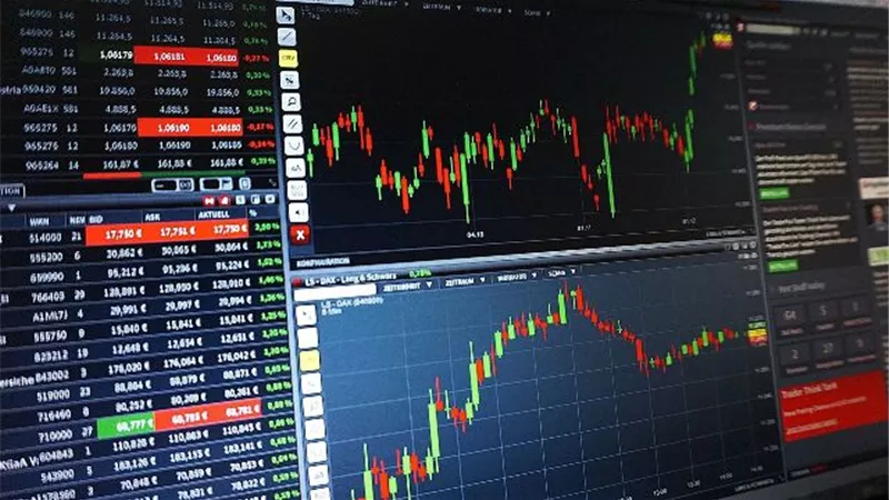 الأسهم اليابانية توقف سلسلة خسائر وأوميكرون يحد من المكاسب