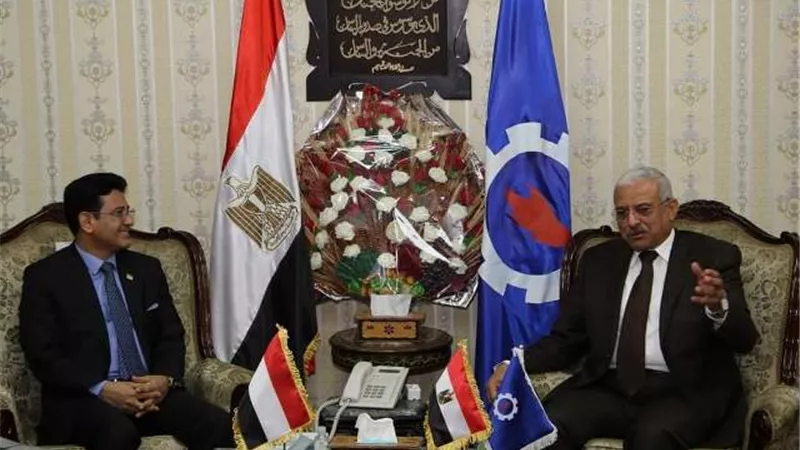 محافظ السويس يستقبل السفير اليمني بالقاهرة