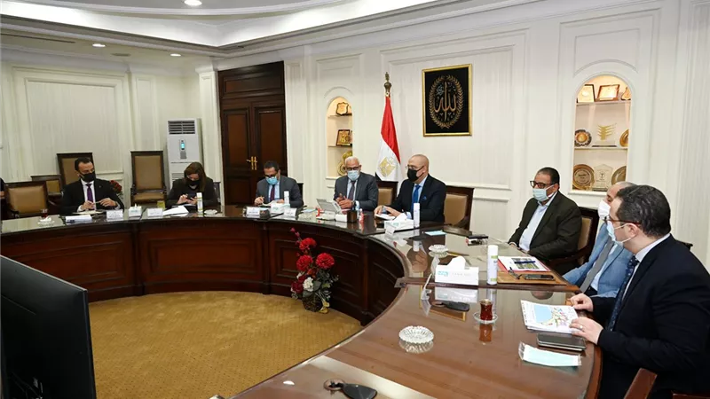 وزير الإسكان ومحافظ بورسعيد يتابعان المشروعات الجارى تنفيذها بالمحافظة