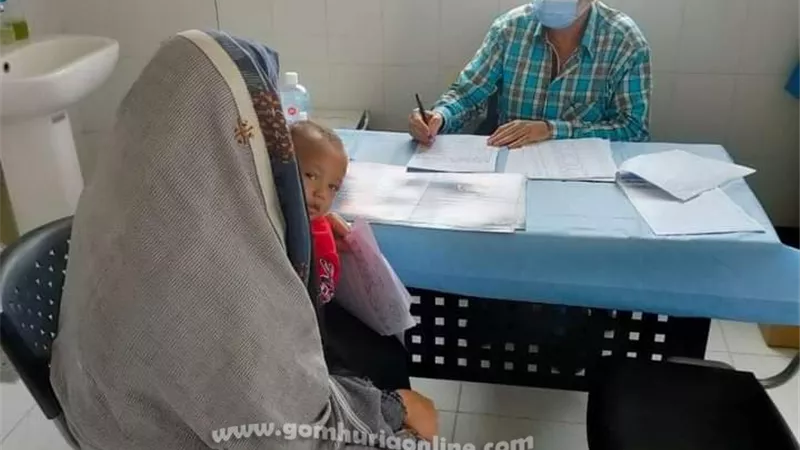 توقيع الكشف الطبي علي ٢٥١ مريضا بالقافلة الطبية بقريتي بهي الدين ومشندت بمركز سيوه