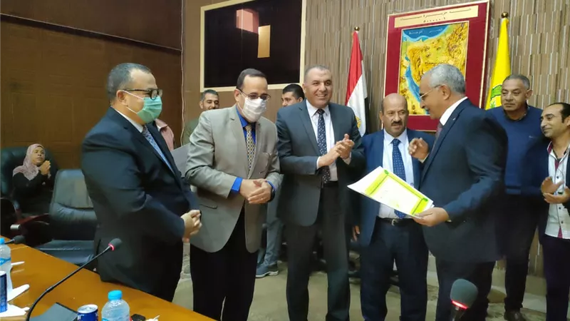 شوشه يكرم العاملين المحالين للتقاعد بعد بلوغهم السن القانونية