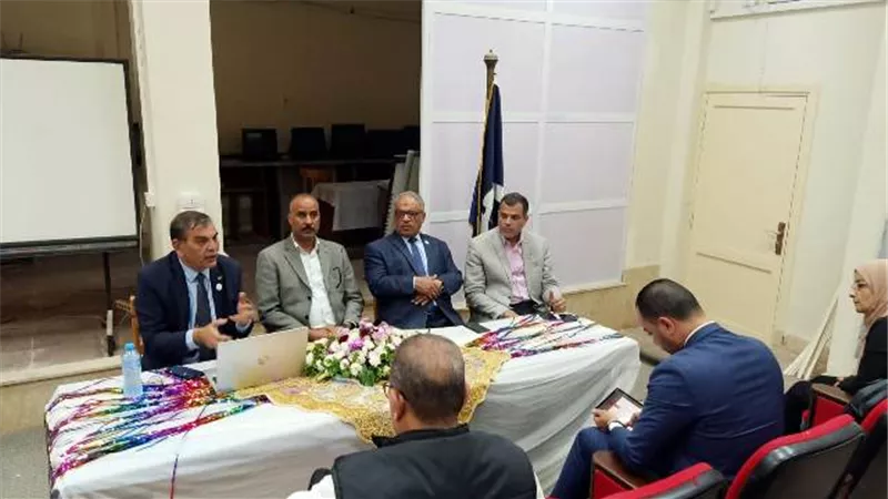 بحث آليات تفعيل مسابقة الطالب الماسي بمديرية التربية والتعليم بالسويس