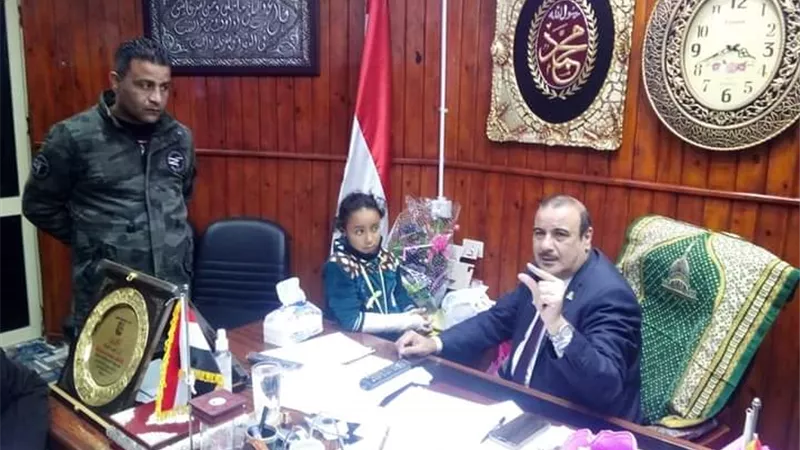 التلميذة ضربتها المدرسة واستقبلها وكيل الوزارة ولجنة عاجلة للتحقيق في الواقعة