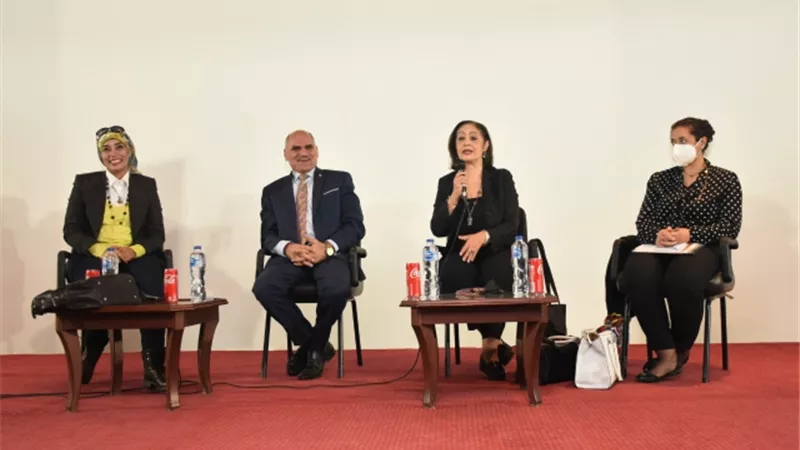 رئيس جامعة الأقصر يشهد ندوة حول مكافحة الهجرة غير الشرعية والاتجار بالبشر