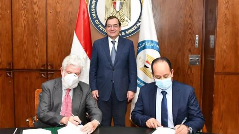 الملا يشهد توقيع مذكرة تفاهم بين إيجاس وتكنيكاس ريونيداس الإسبانية في مجال خفض الانبعاثات