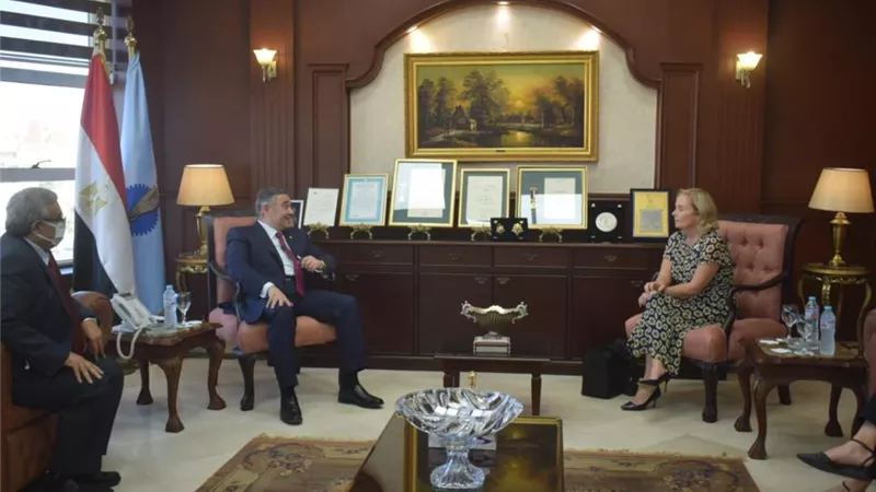 مديرة البعثة الأمريكية للتنمية الدولية تبدي إعجابها بالمظهر الحضاري وتشيد بمستوى النظافة بالغردقة