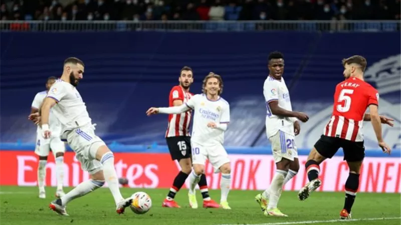 بنزيما يقود ريال مدريد لتحقيق فوزا صعبا أمام بلباو بالليجا