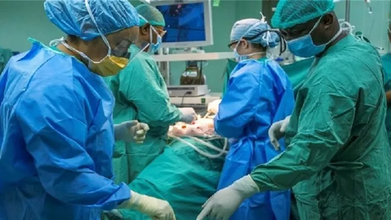 خطأ طبي فادح.. تغريم طبيب بتر الساق الخاطئة لمريض