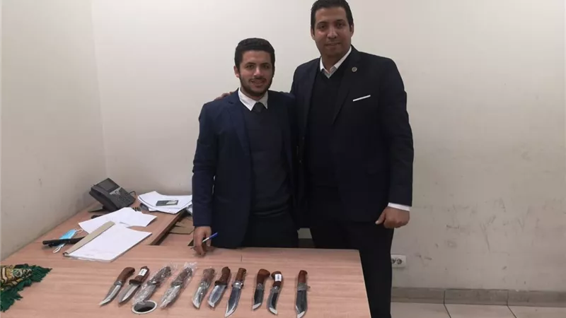 ضبط راكبين بحوزتهما أسلحة بيضاء وحشيش بمطار القاهرة