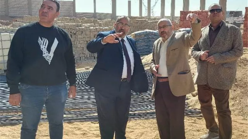 وفد وزارة التخطيط وهيئة المجتمعات يتفقدان مركز خدمة العملاء فى جهاز حدائق العاصمة.. بالصور