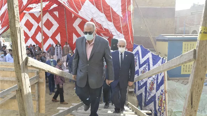 محافظ أسيوط ورئيس جهاز تعمير الوادي الجديد يتفقدان أعمال انشاء مجمع الخدمات الحكومية