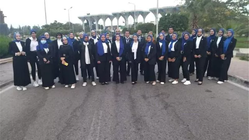 طلاب جامعة قناة السويس يزورون وادى النطرون