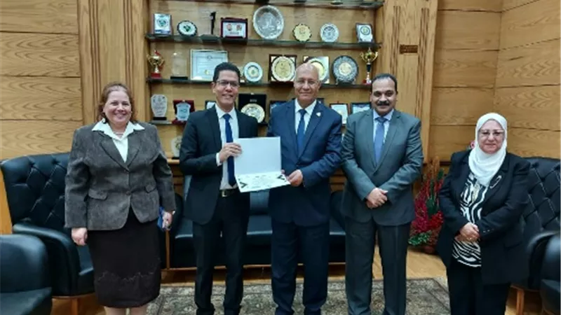 سوسه يكرم نواب رئيس جامعة بنها وعددا من عمداء الكليات ومدير مركز القياس والتقويم