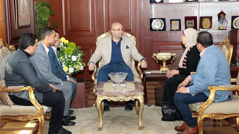 محافظ بني سويف يلتقي وفداً من وزارة الشباب للتحضير للمنتدى الأول لشباب شمال الصعيد