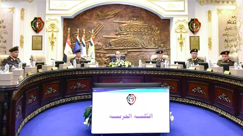 الرئيس السيسي يحضر كشف الهيئة للطلبة المتقدمين للالتحاق بالكليات العسكرية