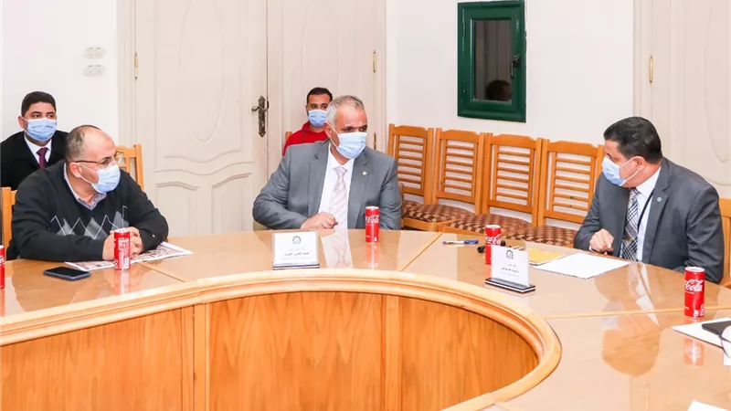 رئيس هيئة ميناء دمياط يعقد إجتماعا موسعا مع ممثلى الشركات والتوكيلات البحرية