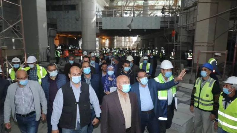 وزير النقل يتابع التشطيبات النهائية للقطار الكهربائي الخفيف LRT