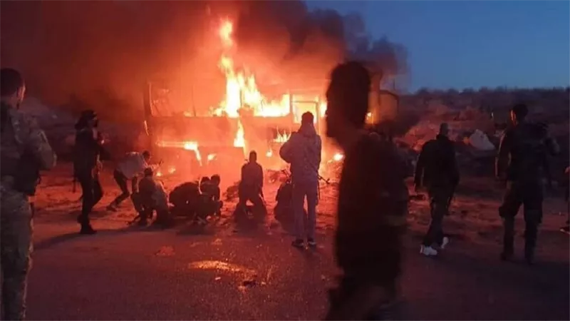 مقتل 10 عمال نفط في هجوم إرهابي على حافلة تقلهم في دير الزور بسوريا