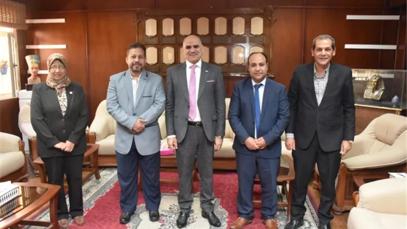 رئيس جامعة الأقصر يشارك في اجتماع المجلس الأعلى لشئون الدراسات العليا والبحوث
