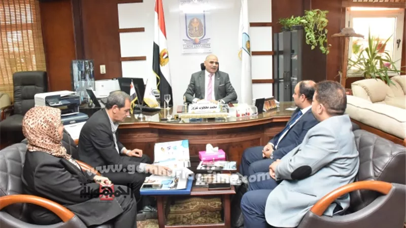 رئيس جامعة الأقصر يستقبل المدير الإقليمي لإحدى الشركات العالمية في مجال التدريب
