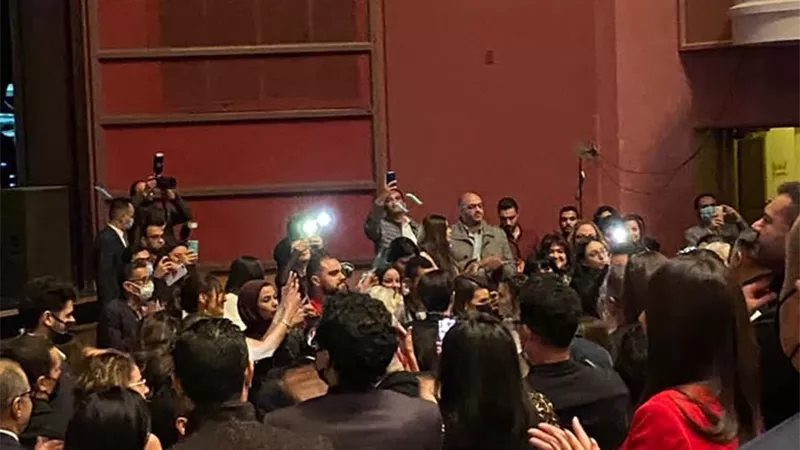 تصفيق حار.. الجمهور يشيد بفيلم 