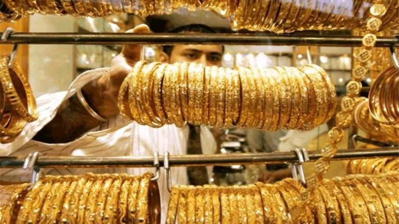 هبوط الذهب إلى أدنى مستوياته خلال شهر