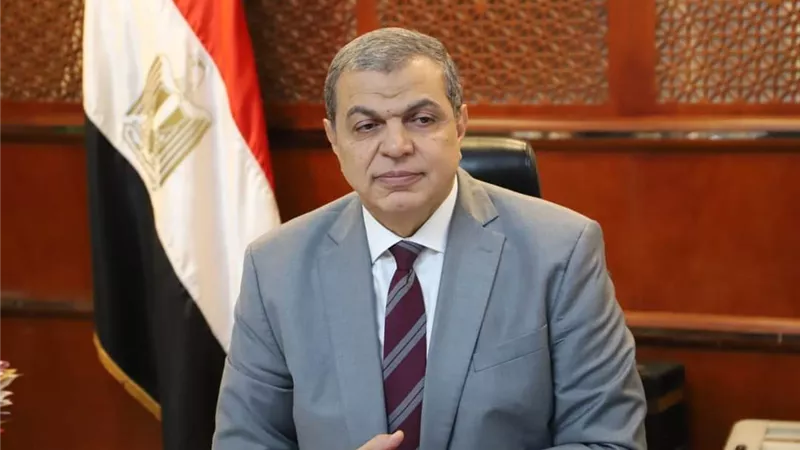 القوى العاملة: صرف ١.٨ مليون جنيه للعمالة غير المنتظمة بكفر الشيخ