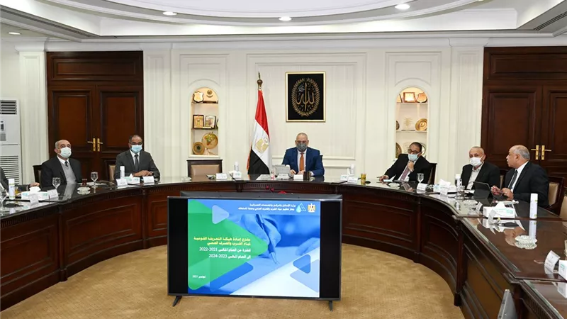 وزير الإسكان يتابع الموقف التنفيذى لمشروعات المبادرة الرئاسية 
