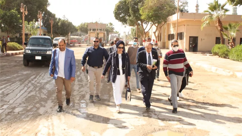 نائب رئيس جامعة أسيوط في زيارة مصنع الأسمدة التابع للشركة المالية و الصناعية المصرية