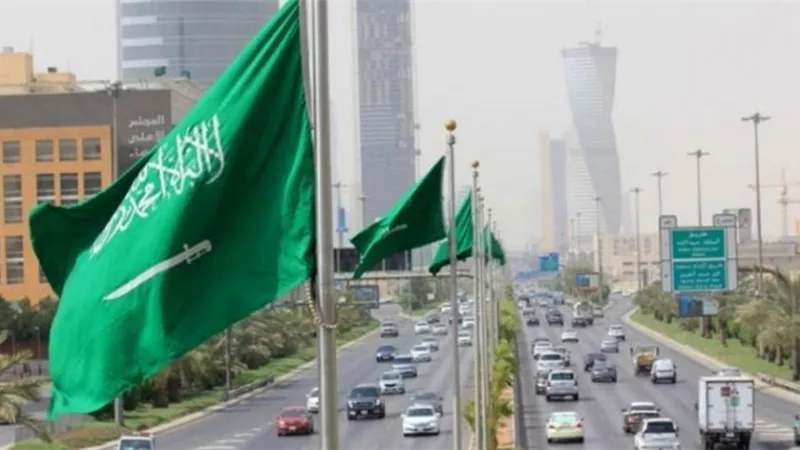السعودية تفرض شروطاً جديدة على دخول الأماكن العامة واستخدام وسائل المواصلات