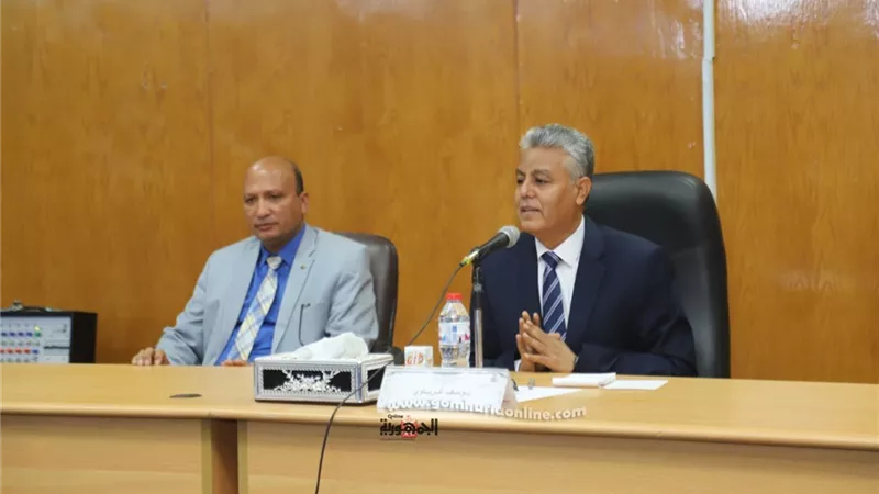 رئيس جامعة جنوب الوادي يشهد مناقشة النظام الالكتروني للمعاملات الادارية بالجامعة