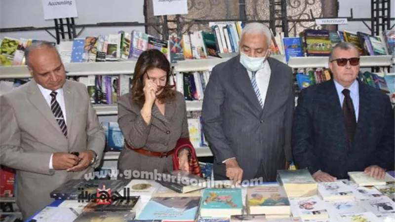 رئيس جامعة السادات يفتتح معرض الكتاب السنوى الرابع بكلية التربية الرياضية