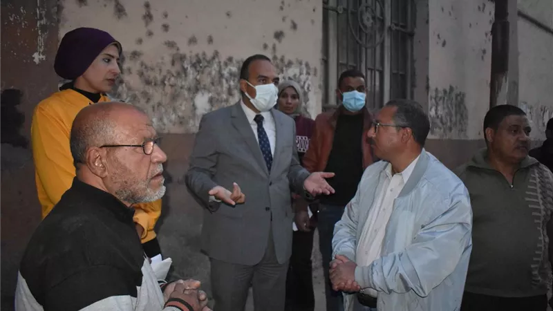 نائب محافظ المنيا يقود حملة لإزالة حالة تعدى على خط التنظيم بحي جنوب مدينة المنيا