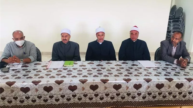 رئيس منطقة البحر الأحمر الأزهرية يجتمع بشيوخ معاهد حلايب والشلاتين وأبو رماد