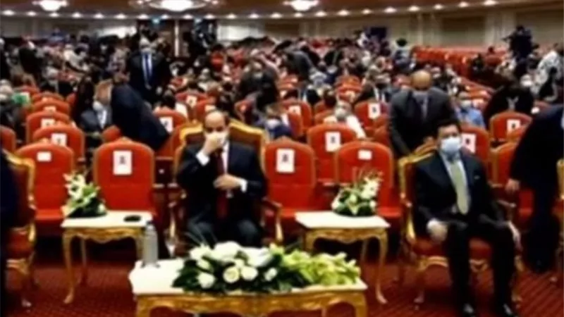 الرئيس السيسى يستمع لقصيدة مؤثرة لشاب من ذوي الهمم