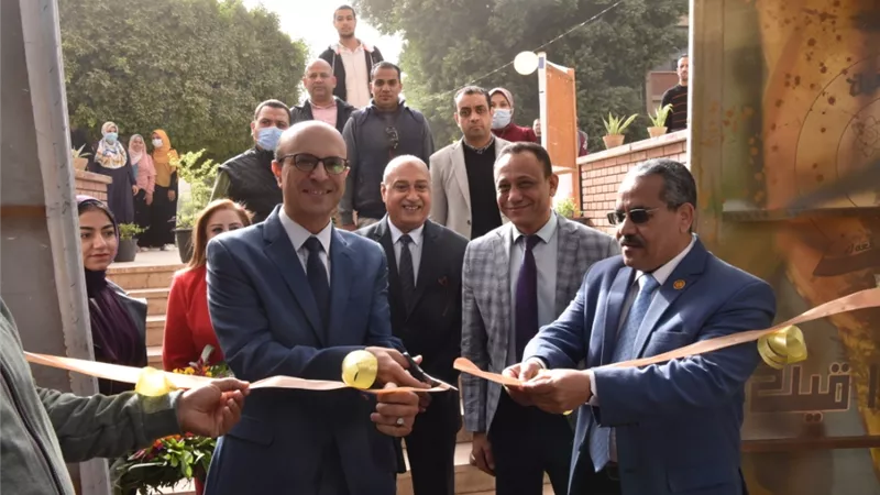 نائب رئيس جامعة أسيوط يفتتح معرض كلية العلوم للكتب المستعملة