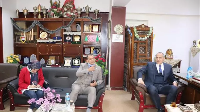 تعليم القاهرة تبدأ تطعيم طلاب الإعدادى والثانوى.. بالصور