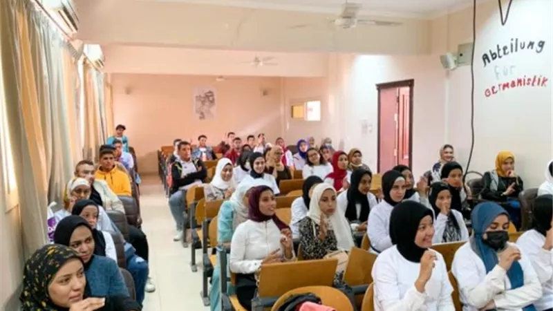 ورشة لتعليم طلاب جامعة الأقصر لغة الإشارة