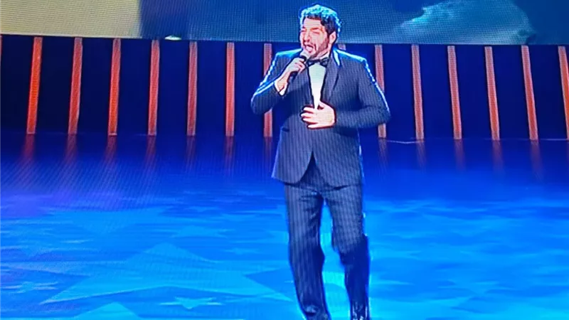 حميد الشاعري يفتتح حفل ختام مهرجان القاهرة السينمائي الدولي بأغنية 