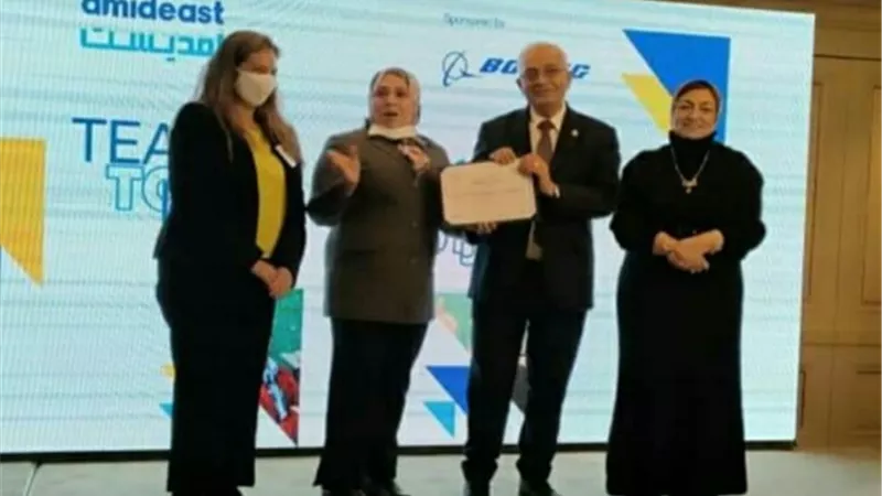 معلمة بالقليوبية تجتاز برنامج Teach to lead