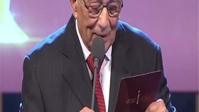 بعد أزمته مع ابنته.. أول ظهور لرشوان توفيق فى ختام مهرجان القاهرة