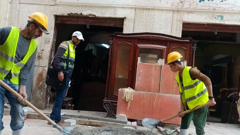 استمرار أعمال التطوير بشوارع وميادين حي غرب مدينة أسيوط