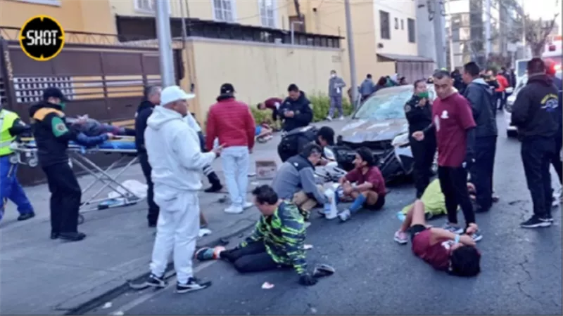 سائق يدهس 13 شخصا في طريقهم إلى كنيسة في مكسيكو سيتي
