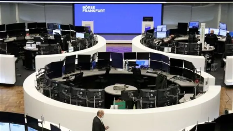 أسهم أوروبا ترتفع بعد أسبوع متقلب