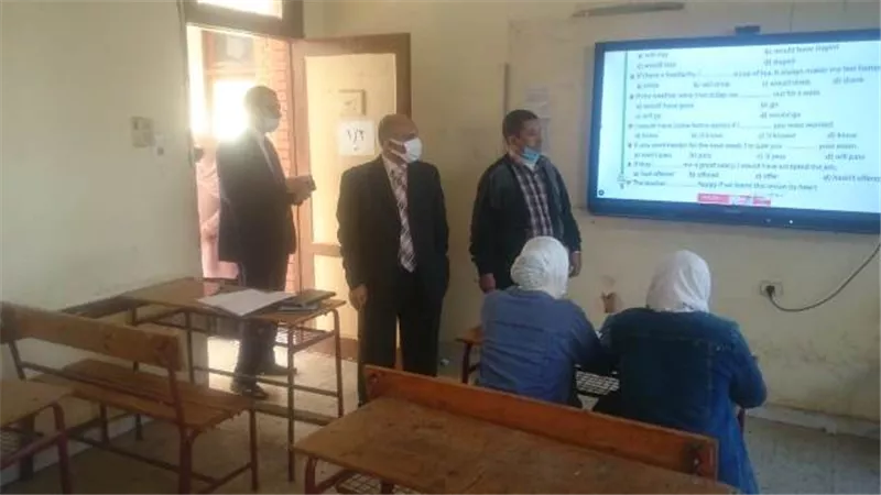 وكيل وزارة التعليم ببني سويف يتابع مسابقة أوائل الطلبة