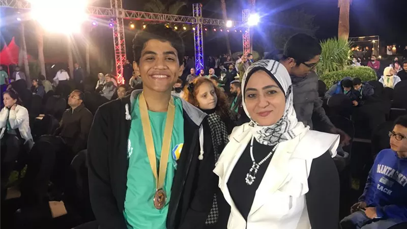 عبد الرحمن يفوز بالميدالية البرونزية فى المسابقة العربية والإفريقية للبرمجيات