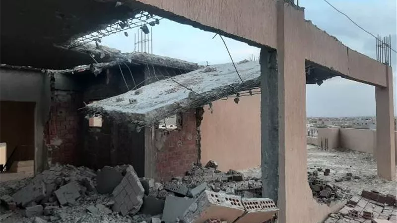 جهاز الشروق يزيل دور مخالف ويغلق 9 ورش بالتعاون مع شرطة التعمير.. بالصور
