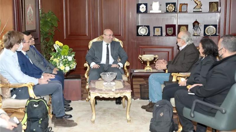 محافظ بنى سويف يستقبل وفد هيئة 