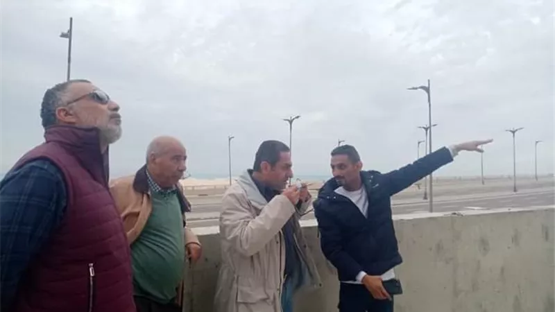 نائب وزير الإسكان يتفقد مشروعات مدينة العلمين الجديدة